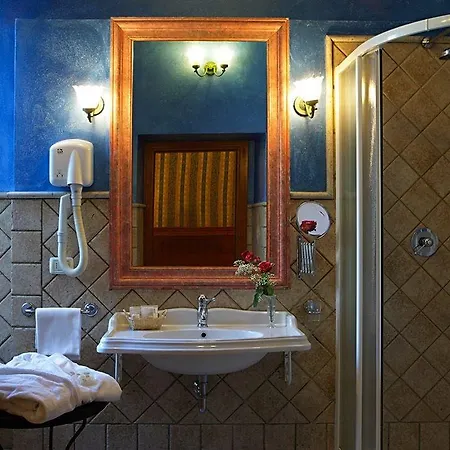 Golden Hotel