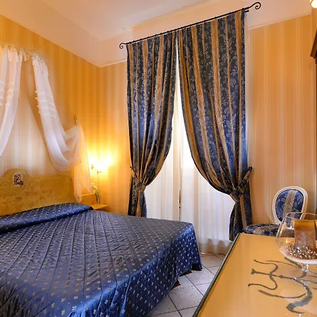 Hotel Golden 2*