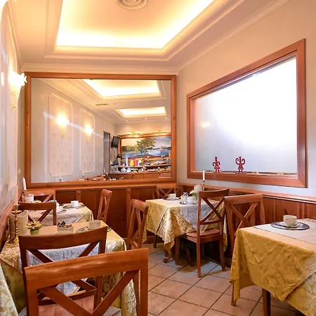 Hotel Golden 2*
